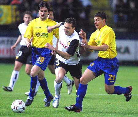 包含瓦伦西亚客场逼平,保持不败战绩的词条 包含瓦伦西亚客场逼平,保持不败战绩的词条