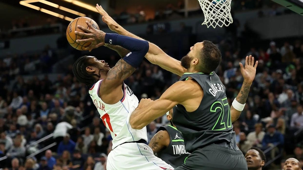 快船球员努力拼搏，终胜森林狼