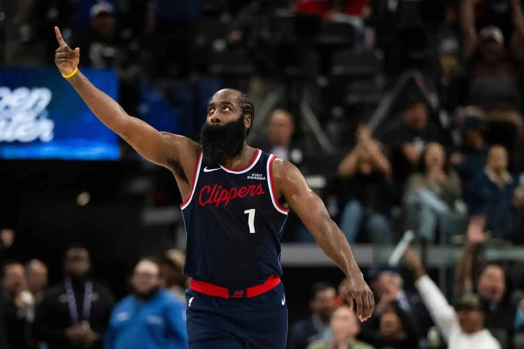 快船球员努力拼搏，终胜森林狼