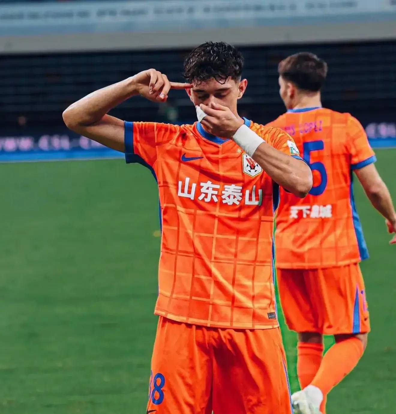 山东鲁能客场苦战亚泰，阵型调整后取得宝贵三分的简单介绍