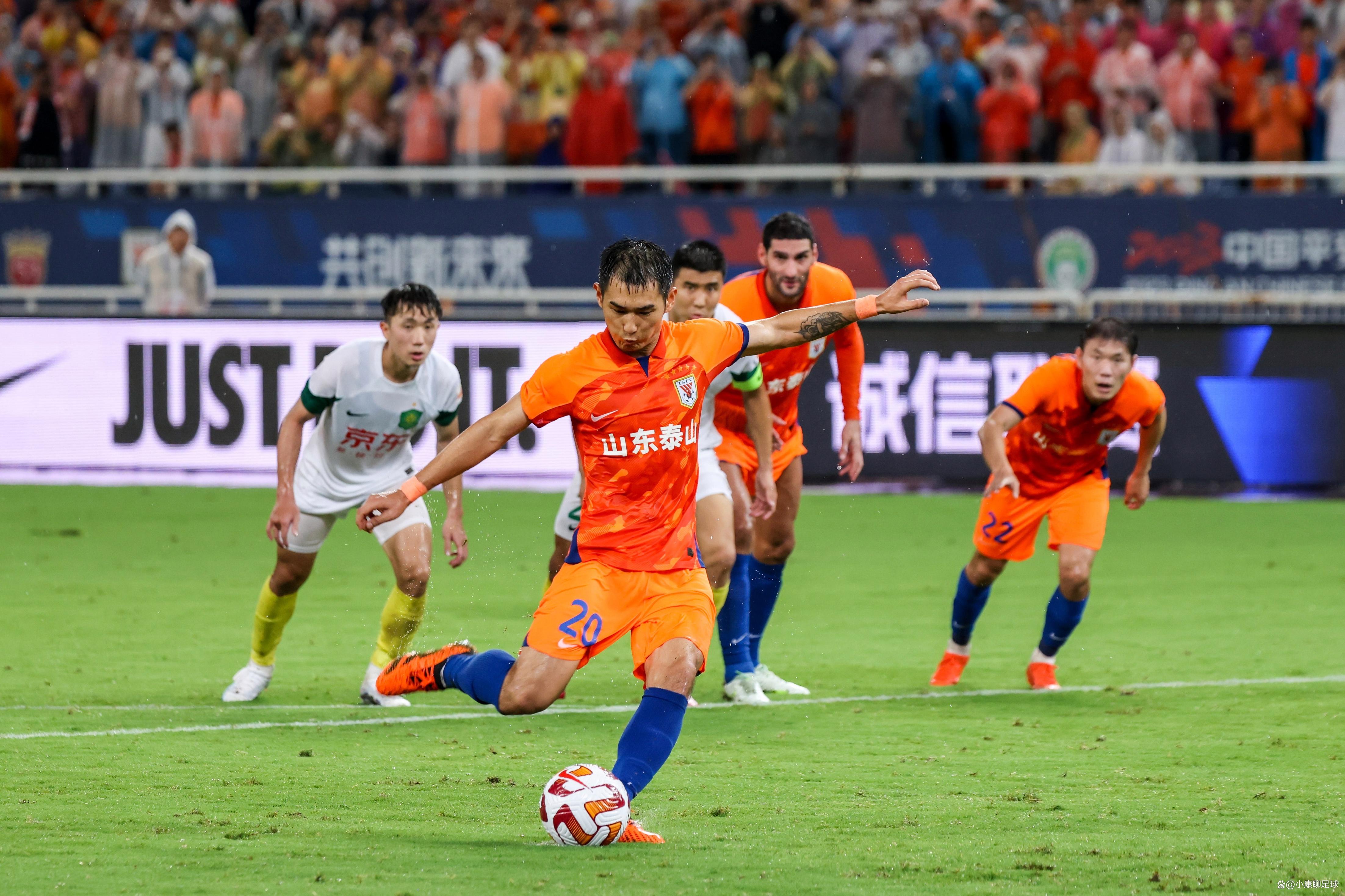 山东鲁能客场苦战亚泰，阵型调整后取得宝贵三分的简单介绍