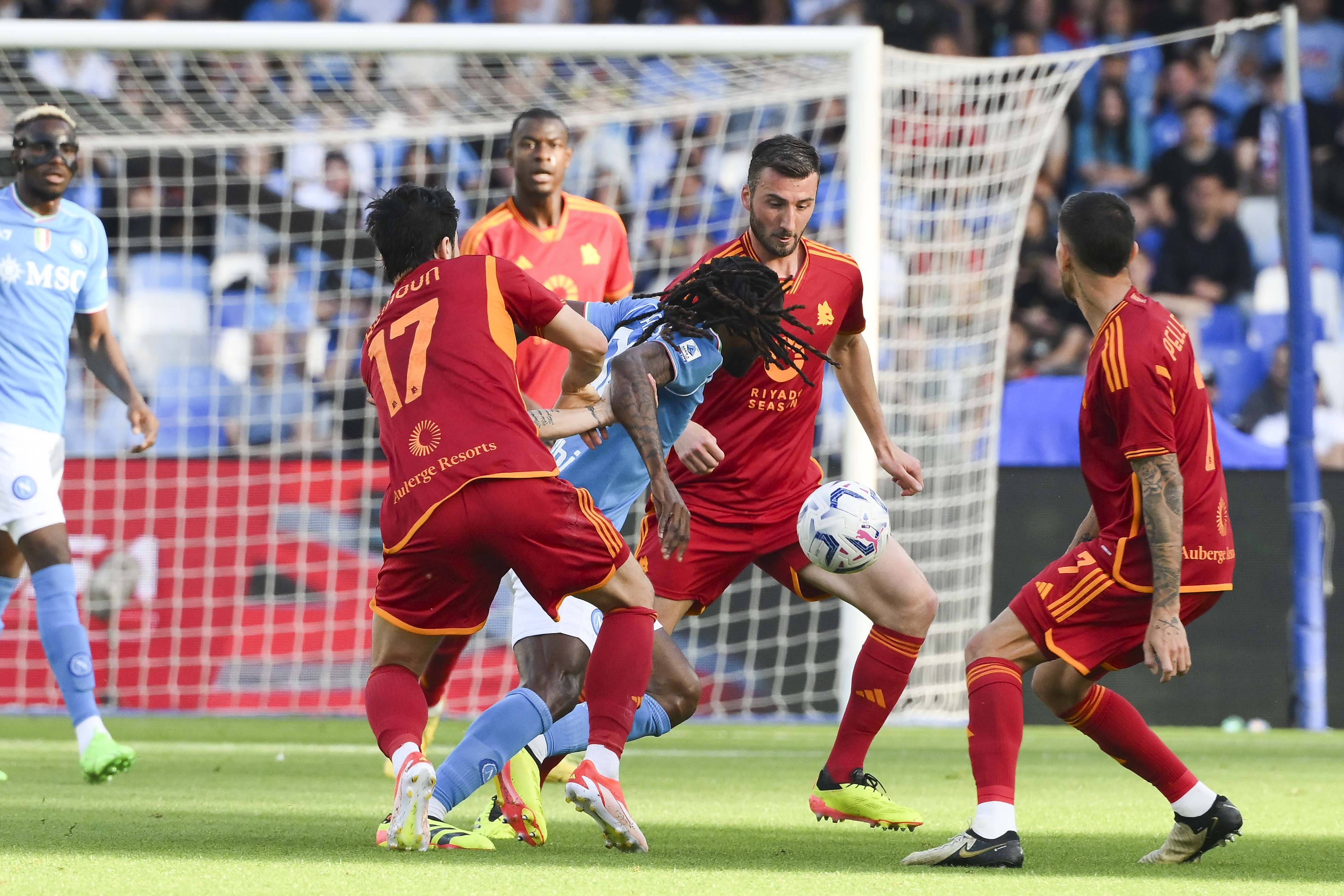 竞技场上激烈角逐，赛场上百花齐放