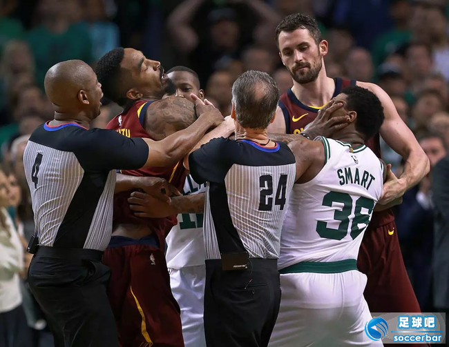 绿军在足球比赛中击败对手，取得胜利的简单介绍