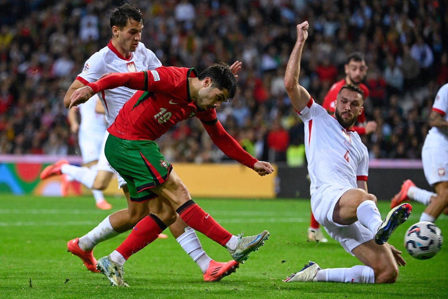 关于荷兰队士气高涨，欧国联备战更加充分的信息