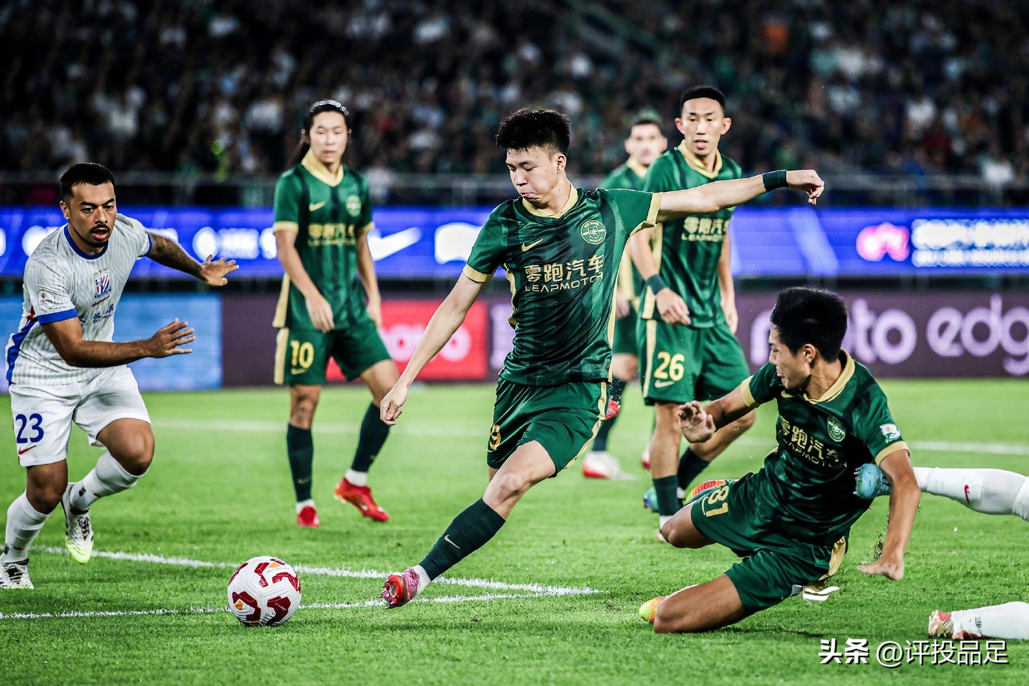 包含外援迸发个人能量，球队主场获胜的词条