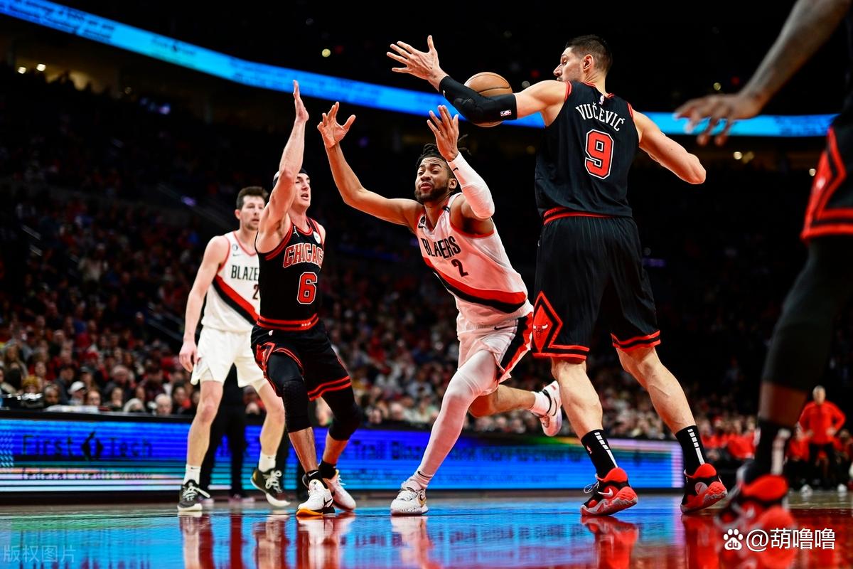 开拓者凭借默契配合力克对手的简单介绍