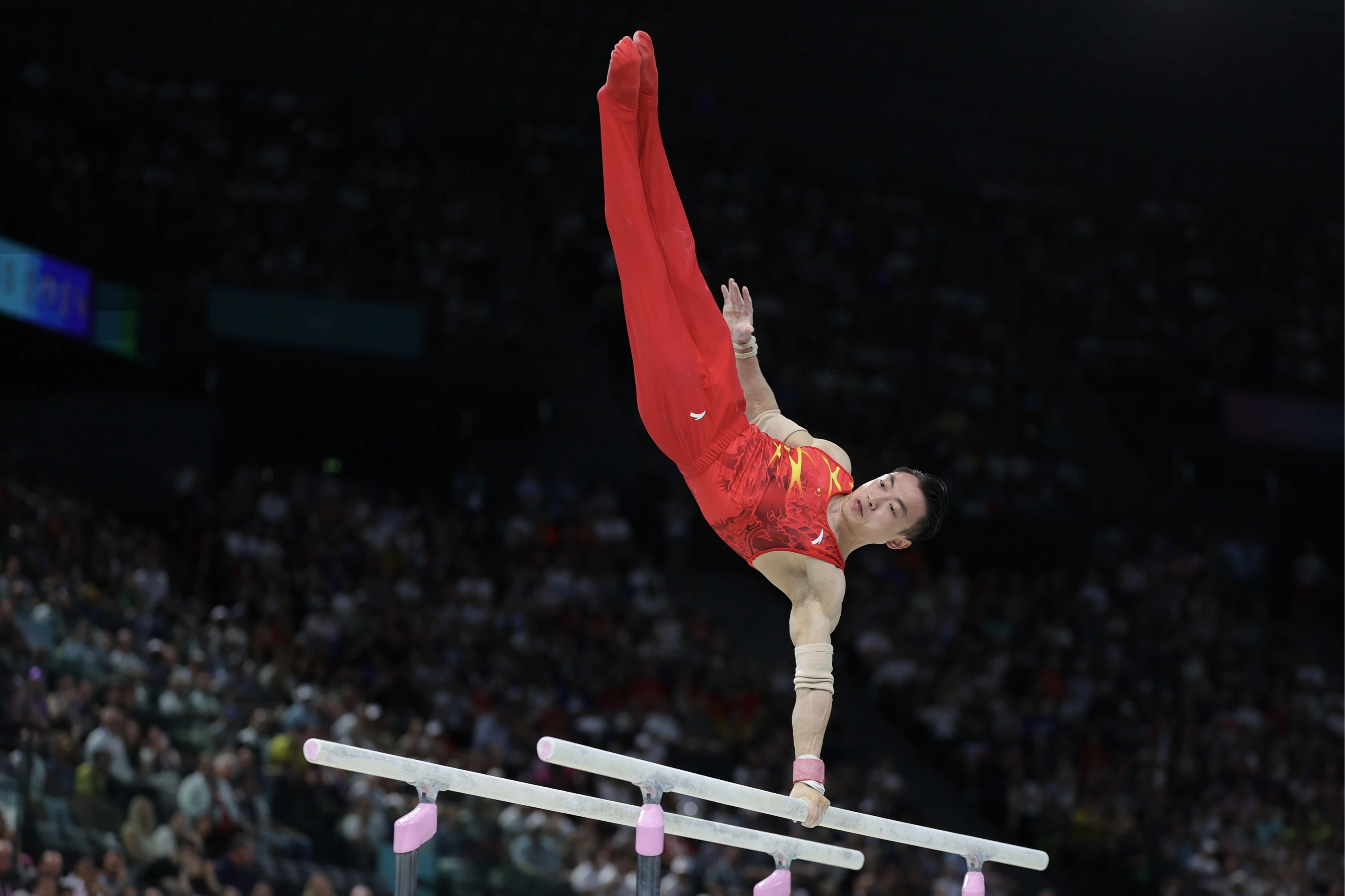 开云平台-关于体操比赛选手博得观众掌声，获赞一片的信息