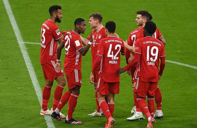 包含勒沃库森横扫哥伦比亚，莱万带队取胜的词条