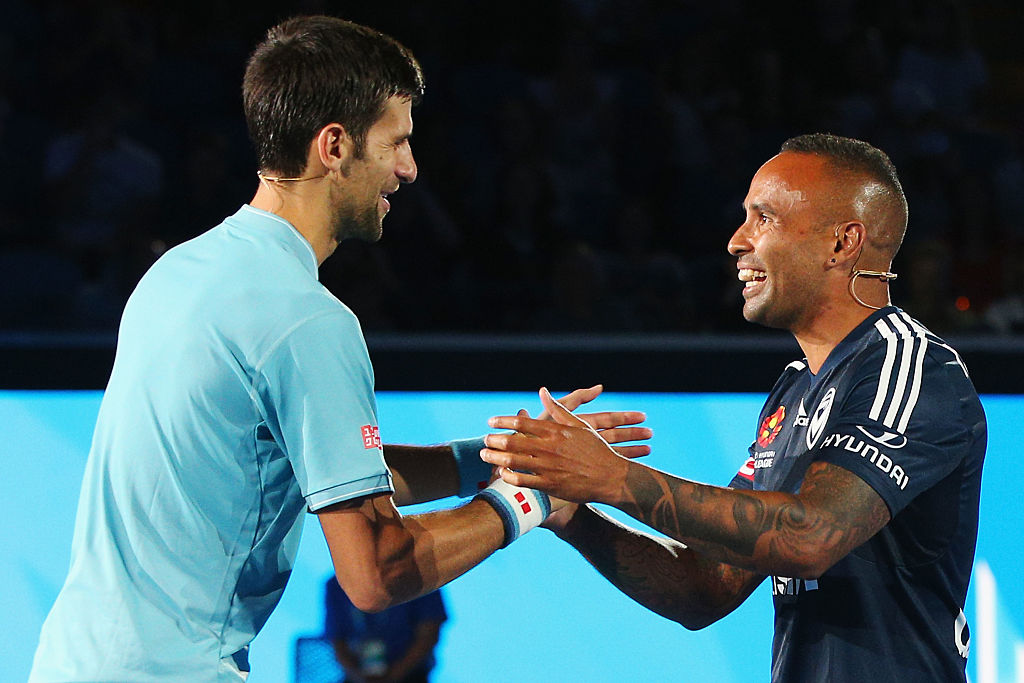 足球明星和他的团队为一项慈善活动筹集善款的简单介绍 足球明星和他的团队为一项慈善活动筹集善款的简单介绍