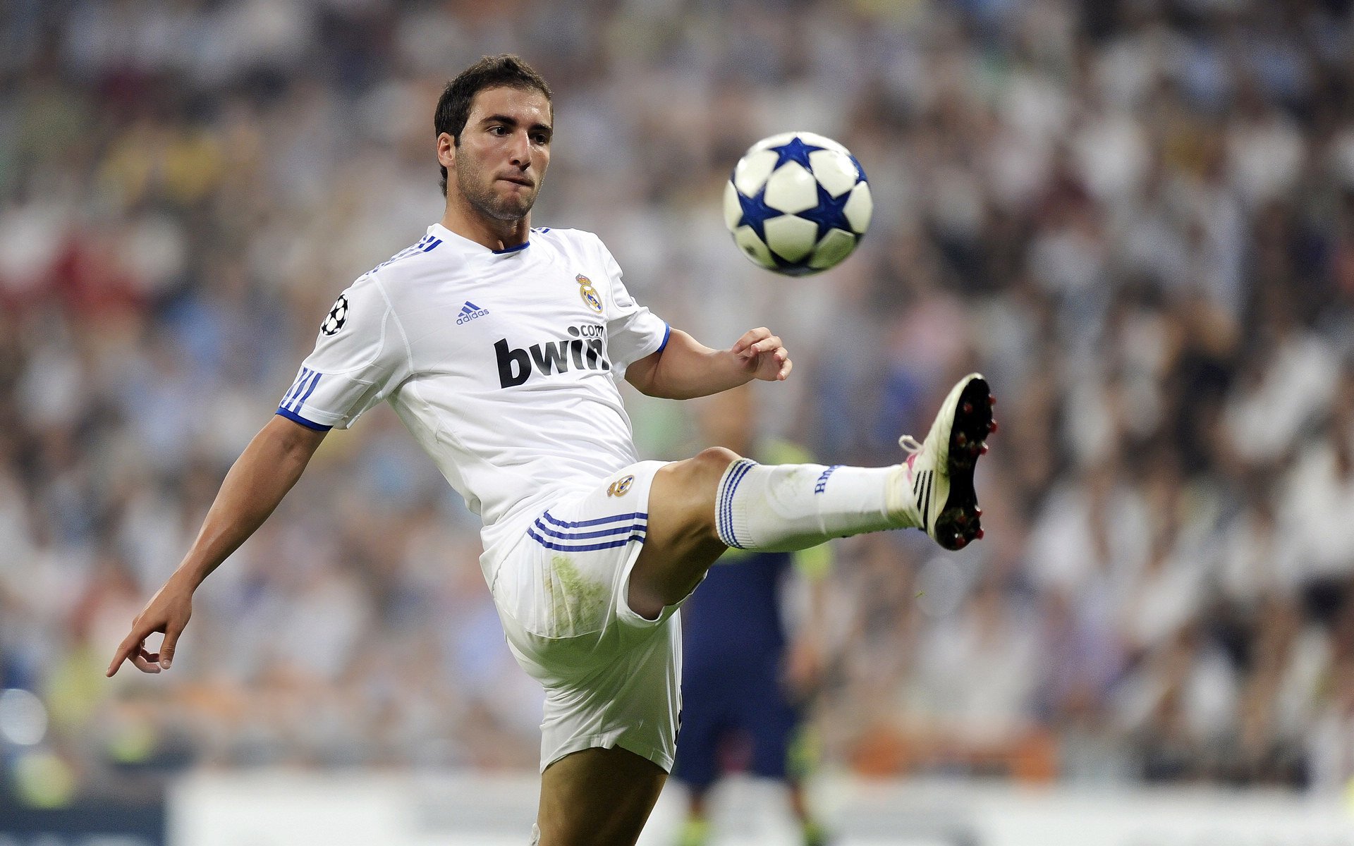 石破天惊，当碾压成为背景，唯一性在何处闪光？