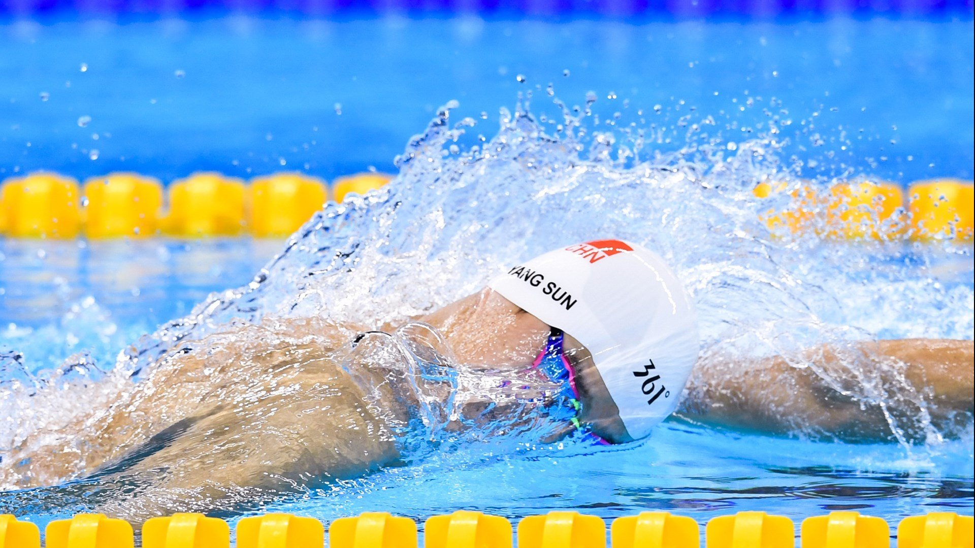 赛道风云，红牛二队战术碾压哈斯，佩雷兹激情点燃赛场